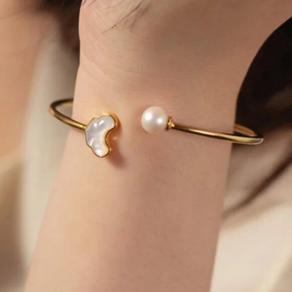 New Open Bangle Faux Pearl Adjustable Gift Box - Picture 4 of 5